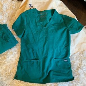 Hunter green figs top